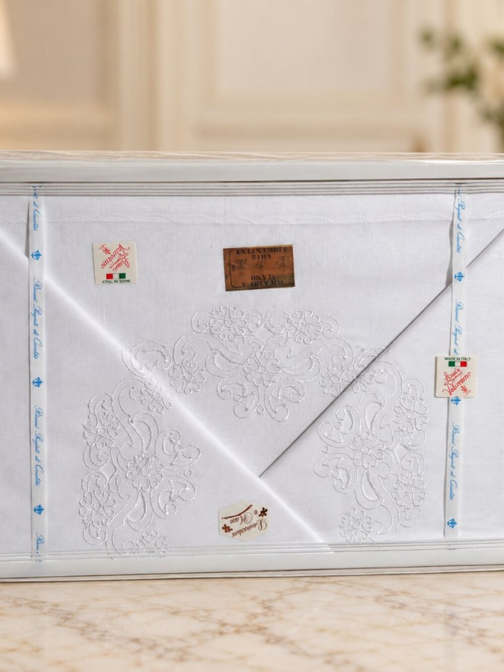 NWT Linea Valentino Italian Embroidered Linen Tablecloth Set Boxed